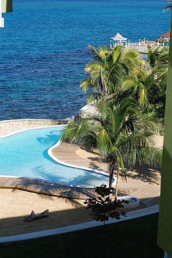 Whispering Seas Jamaica Lägenhet Ocho Rios Exteriör bild